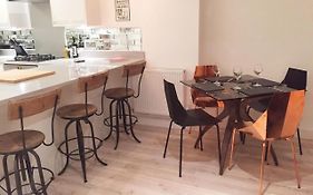 Spacious 1 Bedroom Split Level Old Pub Conversion Tower Bridge